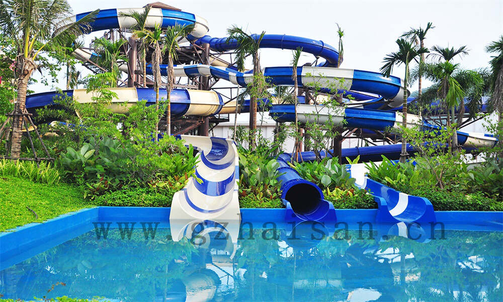 如何在水上乐园运营中管理社交媒体?