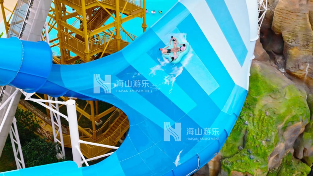 双重风暴，极致竞速——星际盘旋+巨浪翻滚组合引爆水乐园刺激体验