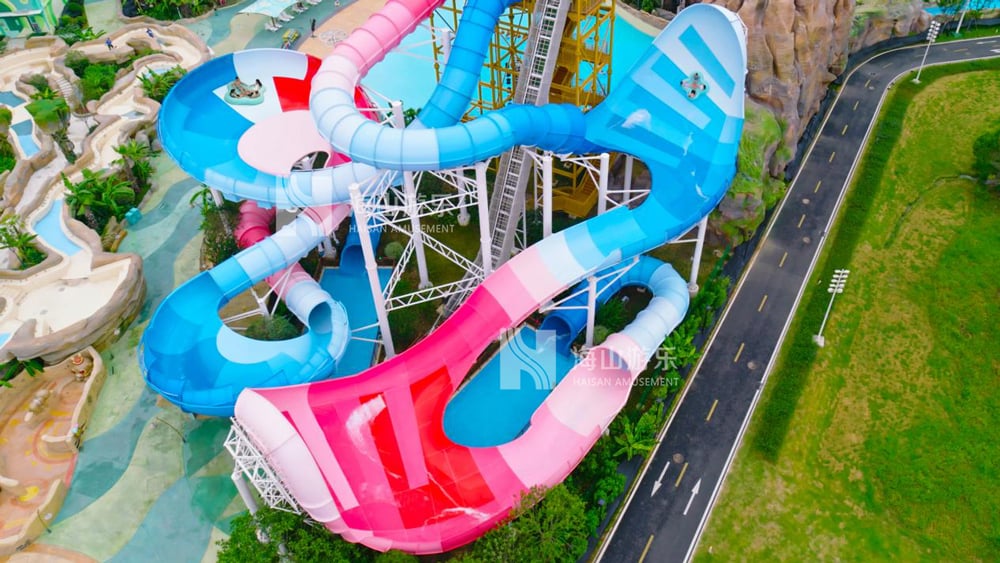 双重风暴，极致竞速——星际盘旋+巨浪翻滚组合引爆水乐园刺激体验